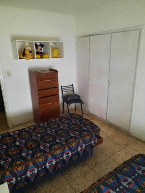habitacion solo individual en casa de familia a metros de estacion ferroautomotora 10 de la playa